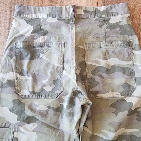 Pilcro Pants Womens 28 Green Camo Cargo Crop Straight Leg Stretch Casual Utility - Picture 10 of 15